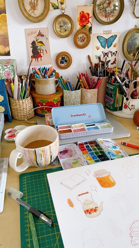 Creative Space Aesthetic, Art Room Supplies, Art Studio At Home Aesthetic, Art Studio Desk, Art Supplies Aesthetic, Organize Art Supplies, Dream Art Room, Art Studio Room, Artsy Aesthetic