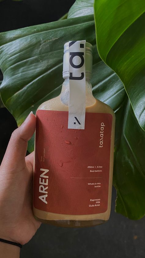 Coffee Packaging Design Bottle, Bottle Label Design Ideas Branding, Coffee Bottle Label Design, Coffee Bottle Design, Packaging Bottle Design, Label Minuman, Bottled Coffee, Cold Brew Packaging, Label Botol