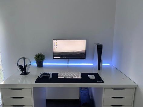 Gaming Setup Bedroom, White Desk Setup, Small Room Setup, Lego Room Decor, Small Game Rooms, Gaming Desk Setup, Dream Setup, Clean Desk, Computer Desk Setup