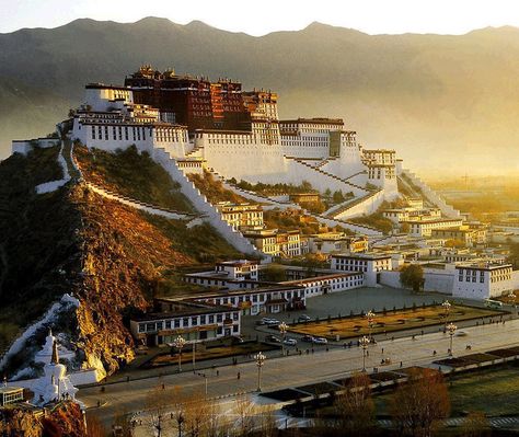 Potala Palace: Lhasa, Tibet. This building served as the residence of the Dalai Lama, as well as a monastery, mausoleum and governmental offices. That all changed in 1959, when the People's Liberation Army of China ousted the Dalai Lama and took control of Tibet and the palace. Sad. Lhasa Tibet, Tibet Travel, Potala Palace, Lhasa, China Travel, Bhutan, Dalai Lama, Maui Hawaii, Travel Bucket