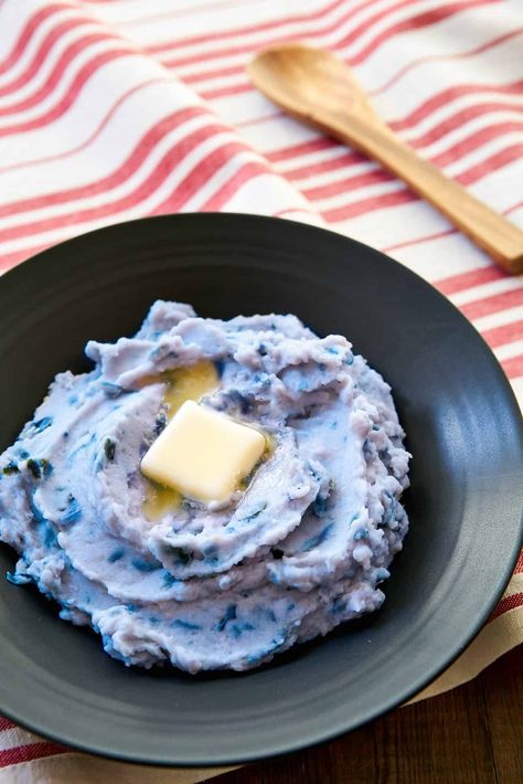 Blue Mashed Potatoes – Norecipes - Elevating Everyday Meals Blue Mashed Potatoes, High Sodium Diet, Potatoe Skins Recipe, Colour Party, Blue Potatoes, Lost My Mind, Picky Eaters Kids, Potato Skin, Snow Holiday