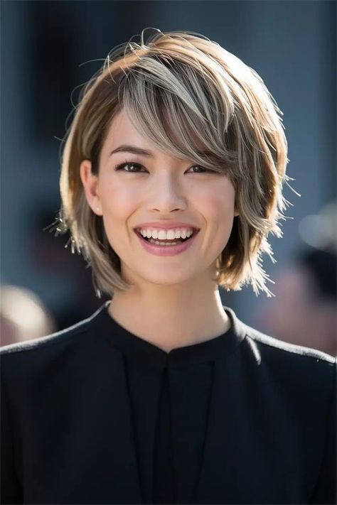 Japanese Haircut Short, Japanese Short Hair, Subtle Layers, Haircut Types, Choppy Bob Hairstyles, Asymmetrical Bob, Hair Inspiration Short, Messy Short Hair, Shot Hair Styles