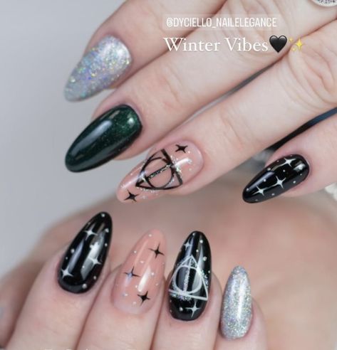 Harry Potter Nail Inspiration, Deathly Hallows Nail Art, Halloween Harry Potter Nails, Harry Potter Almond Nails, Harry Potter Nails Designs Slytherin, Harry Potter Wedding Nails, Christmas Harry Potter Nails, Ravenclaw Nails Harry Potter, Harry Potter Nails Acrylic