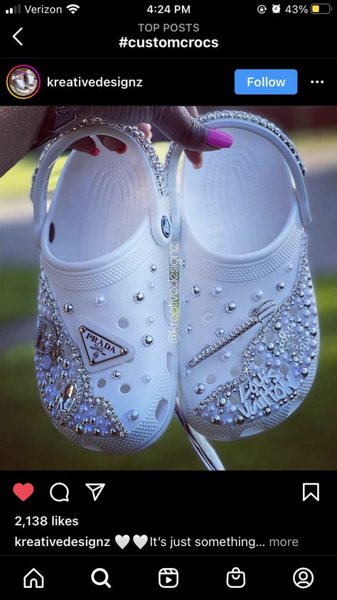 Cute Croc Designs, Crocs Bling Ideas, Bedazzling Designs, How To Bedazzle Crocs Shoes, Wedding Crocs Shoes, Crocs Decorations, Croc Design Ideas, Croc Bedazzle, Diy Crocs Shoes Glitter