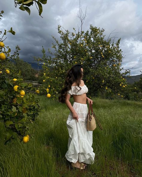 Swapping lemons for apple picking soon🍎🧺🍂 . . . . prefall ootd cottagecore girl pinterest inspo aesthetic country Lemon Orchard, Cottagecore Girl, Type Of Jeans, Apple Picking Outfit, Aesthetic Country, Romantic Cottagecore, Cottagecore Outfit, Lace Maxi Skirt, Girl Pinterest