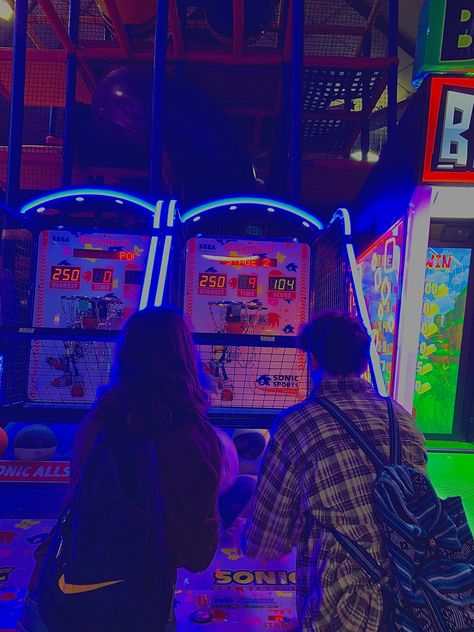 Friend Group Flicks, Things To Do With Bf, Girls Night Out Ideas, Arcade Date, Arcade Aesthetic, Alphabet Dating, California College, Cute Date Ideas, Date Idea