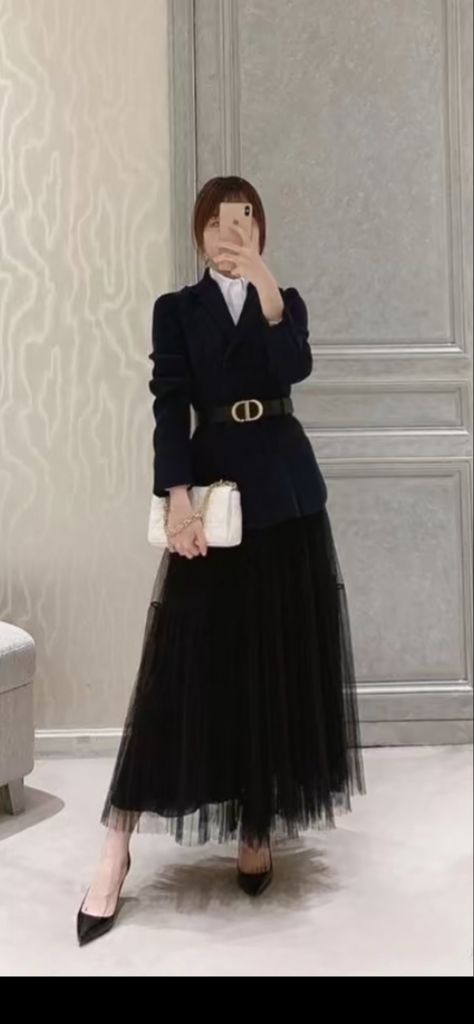 Blazer With Tulle Skirt, Tool Skirt Outfit Black, Blazer Tulle Skirt, Tulle Black Skirt Outfit, Blazer And Tulle Skirt Outfit, Outfit Rok Tutu, Tool Skirt Outfit, Black Tulle Skirt Outfit Formal, Tulle Skirt With Blazer