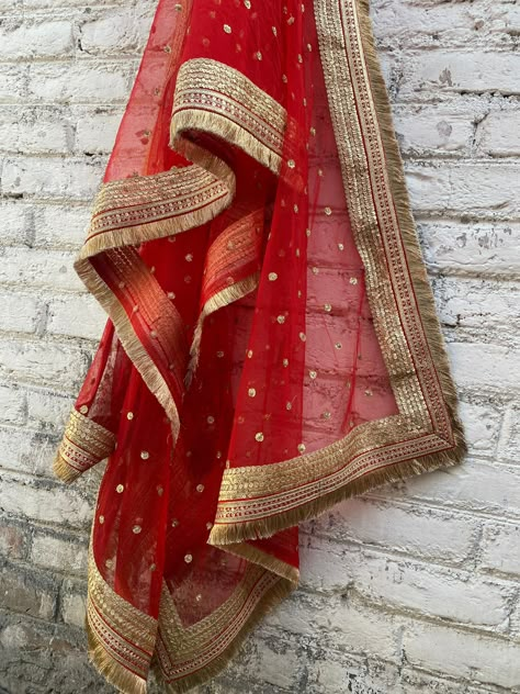 Bridal Dupatta Designs, Dupatta Designs Ideas, Duppattas Designs Ideas, Wear Shawl, Dupatta Bridal, Wedding Dupatta, Dupatta Designs, Bridal Dupatta, Shawl Wedding