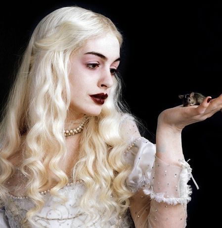 White Queen Costume, Queen Alice, Colleen Atwood, Alice In Wonderland Characters, Alice In Wonderland Aesthetic, Mia Wasikowska, Alice In Wonderland Costume, Disney Princess Movies, Wonderland Costumes