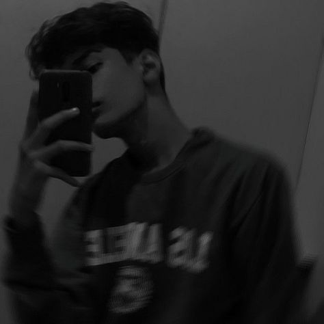 Black Poker Cards Wallpaper, Mirror Selfie Boy No Face Aesthetic, Instagram Profile Pic, Male Profile, Boy Blurred Pic, Instagram Dp, Cool Boy Image, Mirror Selfie Poses, Face Aesthetic