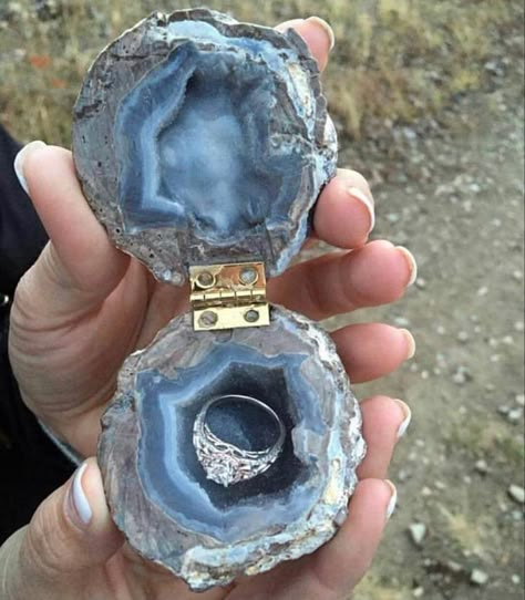 Hippie Engagement Rings, Hippie Wedding Ring, Unique Engagement Ring Box, Marriage Rings, Cottagecore Wedding, Engagement Ring Holders, Engagement Box, Geode Wedding, Geode Ring