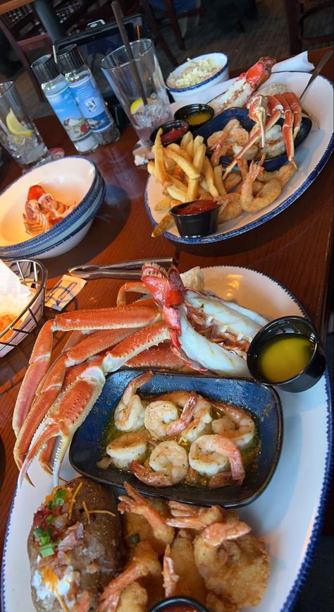 Seafood Dinner Aesthetic, Seafood Asthetic Picture, Red Lobster Food Pictures, Red Lobster Aesthetic, Lobster Aesthetic Food, Red Lobster Restaurant, Lobster Dinner, Red Lobster, Shellfish Recipes