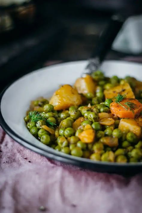 Vegan Pea Recipes, Pea Recipes Vegan, Green Pea Recipes, Pea Dinner, Pea Dishes, Green Peas Recipe, Vegan Greek Recipes, Vegetarian Greek Recipes, Green Peas Recipes