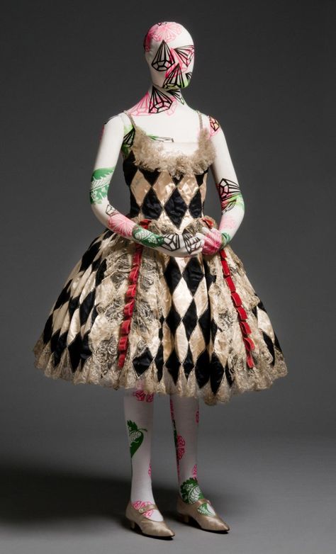 Woman's "Harlequin" Costume made by Eaves, Schneider & Blythe, Inc. c. 1930s. Black and ivory silk satin with lace and silk velvet ribbon. Via The Philadelphia Museum of Art. There’s no further info, so not sure if this is a theatrical costume or fancy dress. #costume #clown #harlequin #1930s #wearableart #researchingtheromance #fool #romancewriters #plotbunny #writingprompt #romancestagram Pierrot Costume, Vintage Circus Costume, Harlequin Costume, Circus Fashion, Pierrot Clown, Ballet Russe, Circus Costume, Philadelphia Museum Of Art, Theatre Costumes