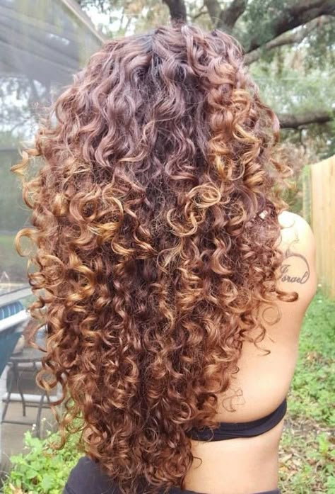 Long Curly Hairstyles, Curly Hair Inspo, Natural Curly Hair Cuts, Layered Curly Hair, Hairstyle Youtube, Curly Hair Photos, Colored Curly Hair, Beautiful Curly Hair, Haircuts For Curly Hair