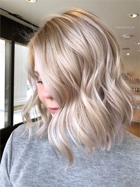 Discover how two hair color pros are achieving shimmering, on-trend blondes—without damage and with complete confidence! Champagne Blonde Hair, Blonde Honey, Pearl Blonde, Honey Caramel, Professional Hair Color, Ash Blonde Hair, Cool Blonde, Balayage Hair Blonde, Blonde Hair Looks