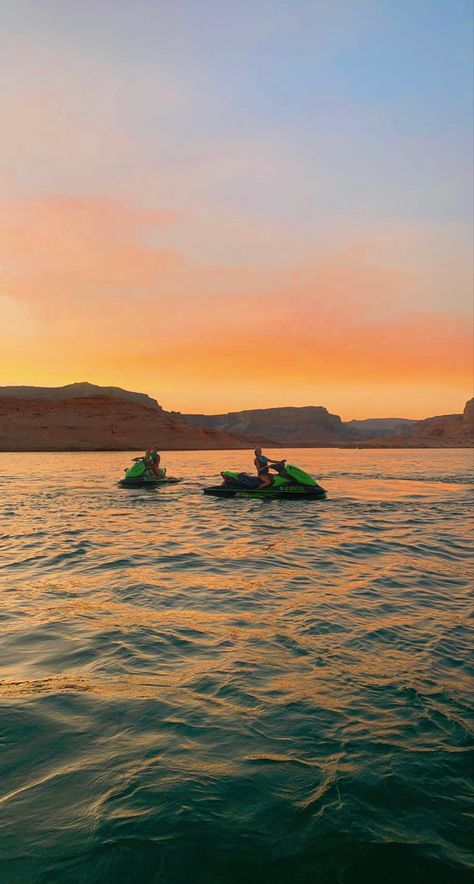 lake powell jet ski ride during sunset Friends Photo Ideas, Lake Friends, Lake Powell Arizona, Lake Havasu Arizona, Arizona Lakes, Utah Lake, Utah Summer, Utah Lakes, Jet Skis