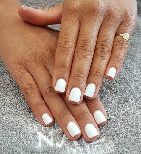 White Nails Bridesmaid, White Nails Very Short, White Gel Nail Polish Ideas, White Acrylic Nails Squoval, Gel Nails White Short, Gel White Short Nails, White Fingernail Polish Ideas, White Gel Nails Short Natural, Gel Nails Ideas Short White