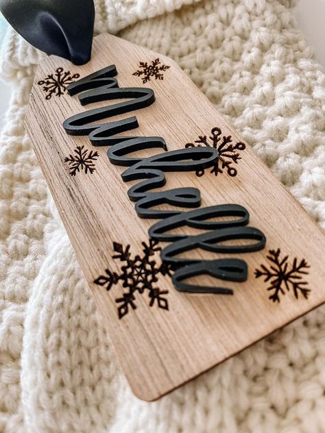 Сhristmas laser cut ideas Christmas Wood Engraving Ideas, Laser Made Gifts, Holiday Laser Projects, Wooden Laser Crafts, Christmas Stocking Name Tag Ideas, Cricut Stocking Tags, Christmas Laser Engraving Ideas, Laser Business Ideas, Fall Laser Engraving Ideas