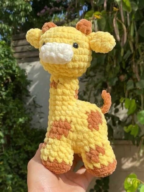 29 Adorable Amigurumi Giraffe Crochet Patterns to Make: Easy Tips - A Crafty Life Crochet Pour Halloween, Crochet Giraffe Pattern, Amigurumi Giraffe, Giraffe Crochet, Easy Crochet Animals, Confection Au Crochet, Cozy Crochet Patterns, Quick Crochet Patterns, Mode Crochet