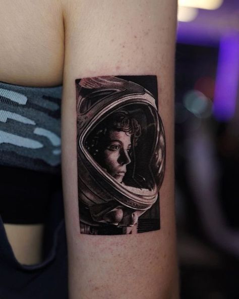 Horror Movie Leg Sleeve, Ripley Tattoo, Alien Tattoo Xenomorph, Tattoo Fancy, L Tattoos, Drop Tattoo, Alien Ripley, Horror Movie Tattoos, Studio Images