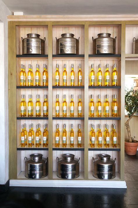 How to throw an olive oil tasting party for your friends, peers, coworkers, etc. Olive Oil Bottle Design, Olive Oil Tasting, Olive Oil Store, Olive Oil Brands, Olive Oil Packaging, Oil Bar, Wine And Cheese Party, Wine Tasting Party, Wine Delivery