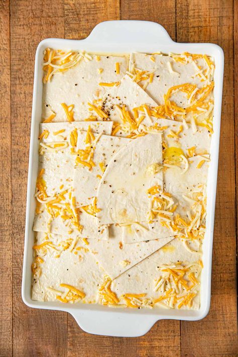 well. Layer ½ the flour tortillas in the Breakfast Burrito Casserole, Breakfast Lasagna Recipe, Recipe Using Tortillas, Mexican Recipies, Easy Egg Casserole, Egg Bake Casserole, Breakfast Lasagna, Breakfast Tortilla, Casserole Breakfast