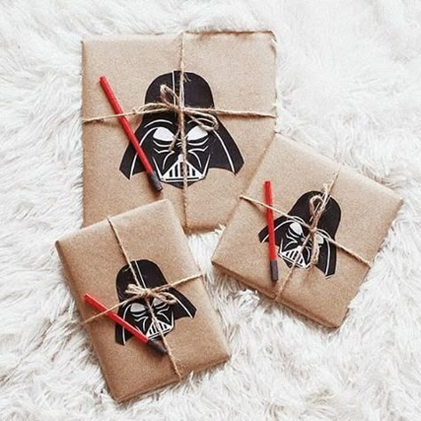 Star Wars Christmas Tree, Gift Wrapping Tutorial, Star Wars Theme Party, Star Wars Crafts, Wrapping Tutorial, Lion Gifts, Printable Star, Star Wars Quotes, Star Wars Diy