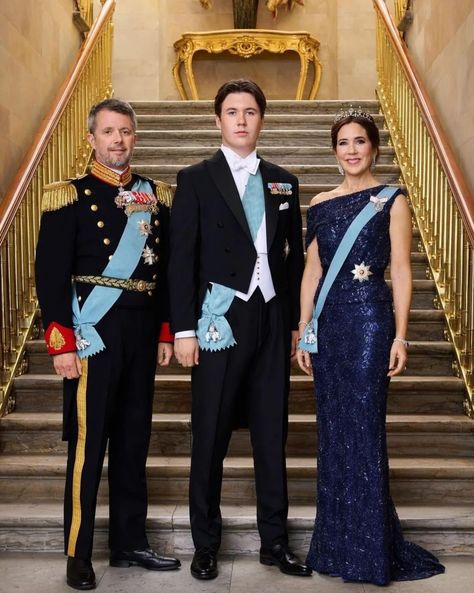 New official photos of Prince Christian’s 18th Birthday celebrations are released – The Real My Royals Prince Christian Of Denmark, Deep Purple Dress, Royal Family Fashion, Kroonprinses Mary, Denmark Royal Family, Danish Royalty, Princess Victoria Of Sweden, Estilo Real, Princess Estelle