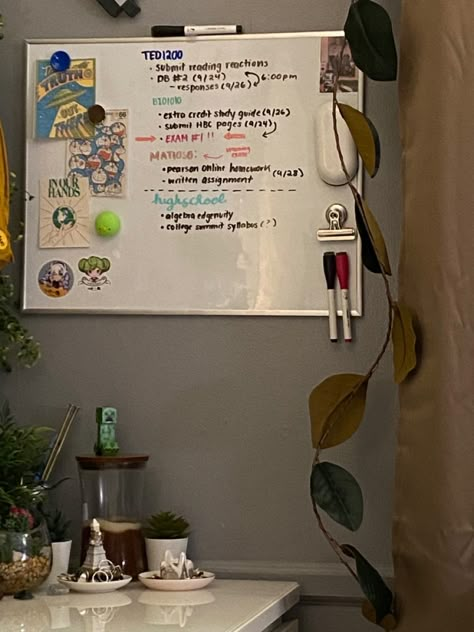 Bedroom Whiteboard Aesthetic, Whiteboard In Bedroom Ideas, Whiteboard Inspo Bedroom, Whiteboard Ideas Aesthetic, Aesthetic Whiteboard Ideas Bedroom, White Board In Bedroom, Bedroom Whiteboard Ideas, White Board Ideas Bedrooms, Whiteboard Aesthetic Bedroom