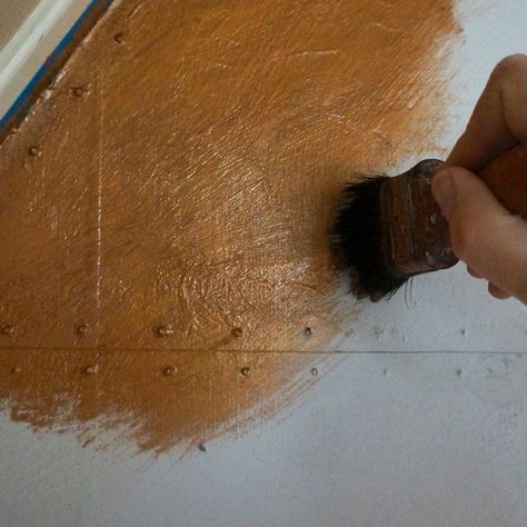 Copper Ceiling Paint, Metallic Paint Walls, Painted Feature Wall, Gold Painted Walls, Painting Over Wallpaper, Lady Cave, Copper Spray Paint, Metallic Painting, Paint Backsplash