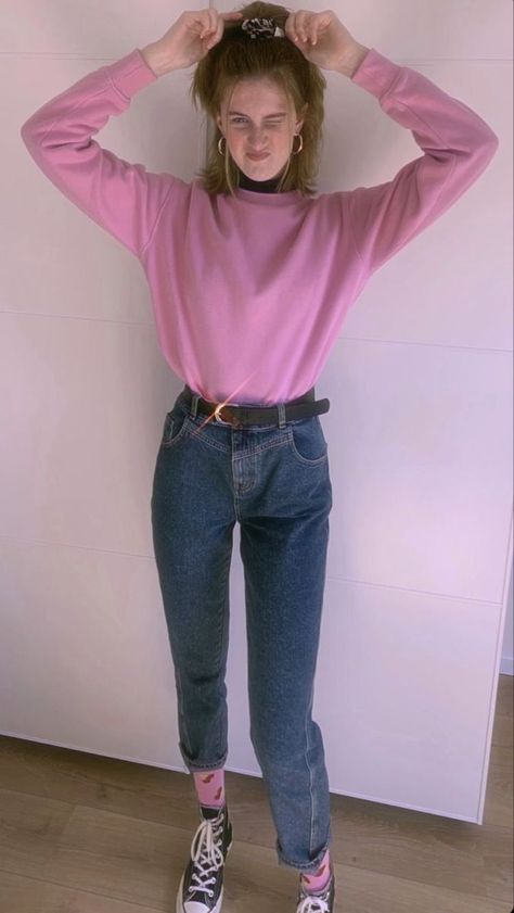 Pastel Sweatshirt Outfit, Footloose Inspired Outfits, Slasher Outfit Ideas, Soft 80s Outfit, Preppy 80s Outfit, 80s Aesthetic Outfits Women, 80s Popular Girl, 80s Popular Girl Outfit, Outfit Annee 80