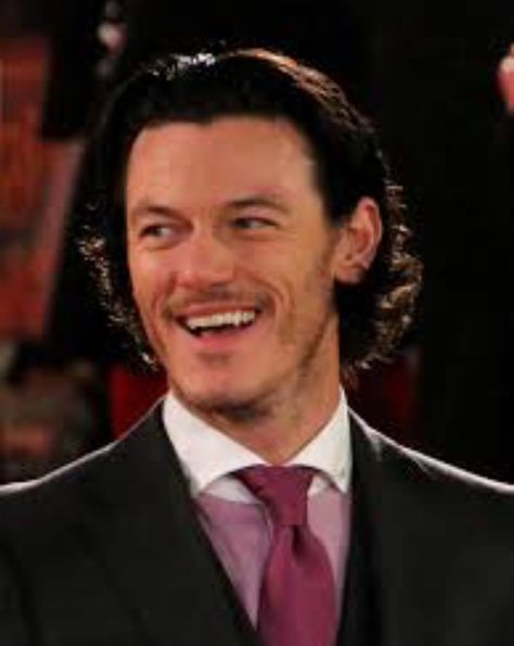 Luke Evans is beautiful. His teeth are one of the main reasons why he's so pretty. His canine teeth aren't even human looking. He's like a vampire. I guess that's why he played one. Canine Teeth Human Aesthetic, Dracula Actor, Luke Evans Actor, Luke Evans Dracula, Rabastan Lestrange, Dracula Untold, Canine Tooth, Sharp Teeth, Luke Evans