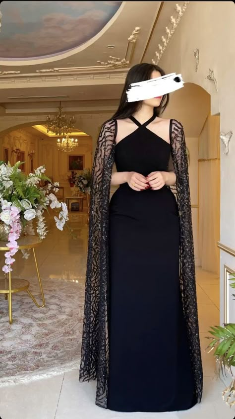 Black Gowns Elegant, Long Cape, Black Dresses Classy, Dinner Dress Classy, Pakistani Fancy Dresses, Women Dresses Classy, Modest Dresses Casual, Fancy Dresses Long, Elegant Dresses Classy