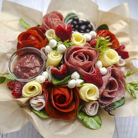 How To Make A Charming Charcuterie Flower Bouquet (with Video) - Maplevine Kitchen Bouquet Charcuterie, Charcuterie Flowers, Burrata Bruschetta Recipe, Charcuterie Bouquet, Meat Flowers, Cookie Press Cookies, Press Cookies, Chocolate Covered Blueberries, Cranberry Mustard