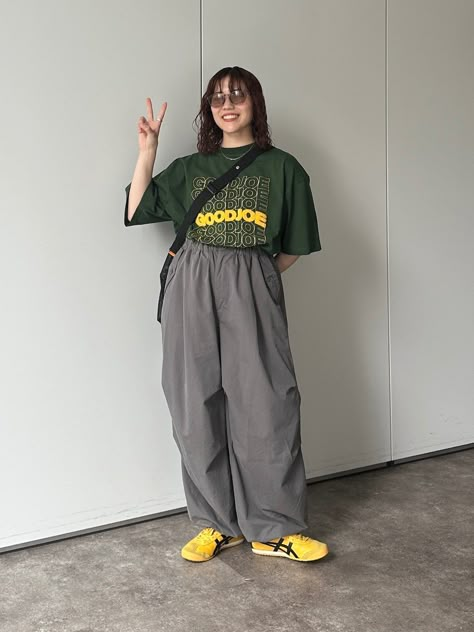 Japanese Tomboy Fashion, Midsize Streetwear, Midsize Street Style, Work Casual Outfit, Barista Outfits, Thrift Inspiration, Masc Fits, Granola Style, Mid Size Outfits