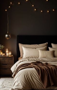 Dark Brown Bedrooms, Dark Cozy Bedroom, Bedroom Decor Dark, Brown Rooms, Warm Bedroom, Decor Ideas Bedroom, Dark Bedroom, Relaxing Bedroom, Brown Bedroom