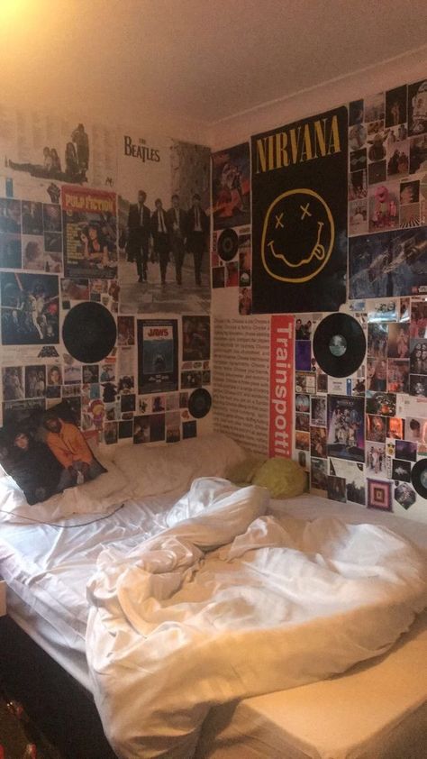 Room Decor Ideas Vintage Aesthetic, Grunge Room Music, Rockstar Bedroom Ideas, Grunge Bedroom Ideas Punk Rock, Guy Room Aesthetic, Boho Grunge Bedroom, Room Ideas Street Style, Punk Aesthetic Room, Guy Room Ideas Bedrooms