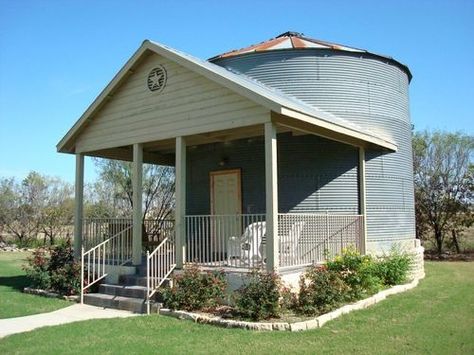 Weve all heard of barns into homes well Grain Bins SWEET! I have plenty maybe instead of a house a man cave or playhouse. I love this idea! Grain Bin House, Silo House, Hotel Inn, Grain Silo, A Small House, Unusual Homes, Tiny Spaces, Tiny House Living, One Bedroom Apartment