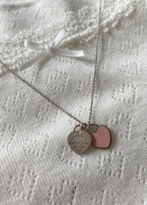 Tiffany And Co Pink, Pink Heart Necklace, Tiffany And Co Jewelry, Tiffany And Co Necklace, Tiffany Necklace, Jewelry Accessories Ideas, Classy Jewelry, Stacked Jewelry, Jewelry Lookbook