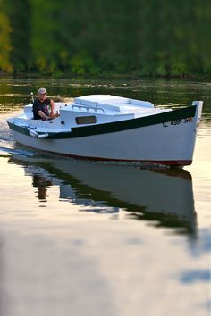 Small Motor Boat, Wooden Boats For Sale, Wood Boat Building, Free Boat Plans, Plywood Boat Plans, Cruiser Boat, Working Boat, Rowing Boat, Marine Plywood