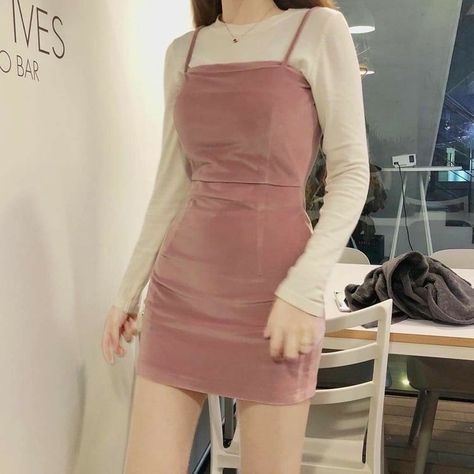 #koreanfashion @rafaela.liberal Thrifted Outfits, Elegante Casual, Korean Girl Fashion, Ulzzang Fashion, Kpop Fashion Outfits, Teenage Fashion Outfits, Korean Outfits, Girly Outfits, Kpop Fashion