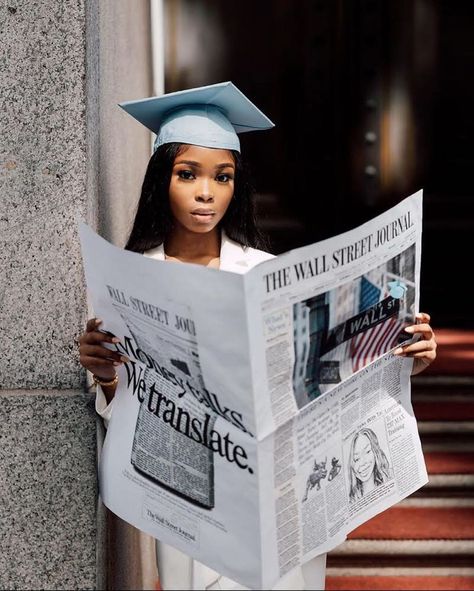 Black Girls Graduate ™ on Instagram: “Have you heard the news?! 👀 Tai just graduated! Congrats @typicaltai_ B.A. Economics, minor Yoruba 📈👩🏾‍🎓❤️#BlackGirlsGraduate #DegreedUp 📸…” Convocation Photoshoot, Nursing Grad Pics, Graduation Pics Ideas, Graduation Photoshoot Ideas, Graduation Pic Ideas, Graduation Shoot, Graduation Pic, Grad Pic Ideas, Grad Photography