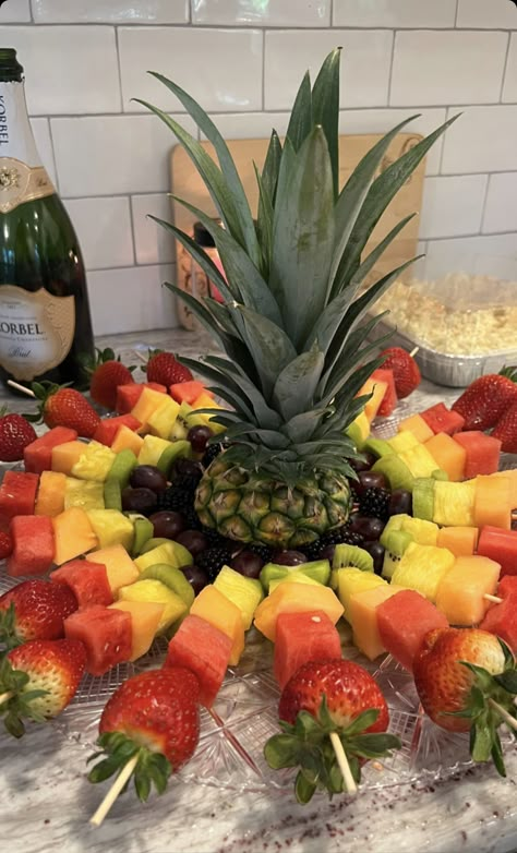 Aloha Birthday Party Food Ideas, Tropical Party Snacks, Stitch Themed Food, Fruit For Luau Party, Aloha Party Food, Hawaiian Charcuterie Board, Hawaiian Theme Food, Authentic Hawaiian Food Luau Party, Polynesian Food Luau Party