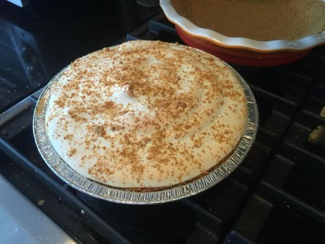 Graham Cracker Cream Pie, Butterscotch Cream Pie, Fruit Pizza Frosting, Graham Cracker Pie, Cracker Pie, Amish Food, Banana Cream Pie Recipe, Graham Cracker Cookies, Graham Cracker Crust Pie