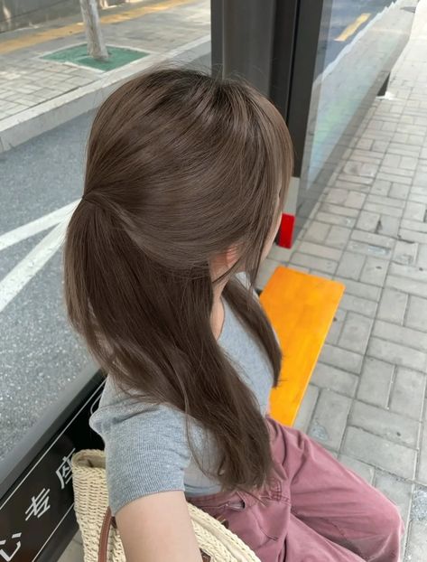 Muted Ash Brown Hair, Full Color Brown Hair, Light Brown Hair With Black Roots, Warm Ashy Brown Hair, Light Brown Hair Color With Highlights, Korean Hair Color 2024 Trends, Chocolate Brown Hair Ash, Hazel Beige Hair, Boba Brown Hair