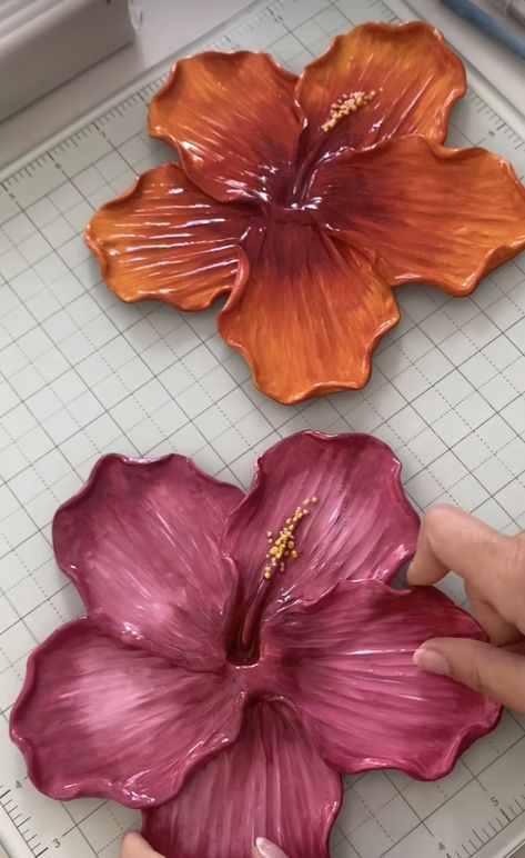 Clay Sets Ideas, Ceramics 1 Projects, Soft Slab Ceramics Ideas, Clay Flower Dish, Hibiscus Clay Tray, Clay Hibiscus Flower, Coil Vessels Ideas, Flat Ceramics, Functional Ceramics Projects