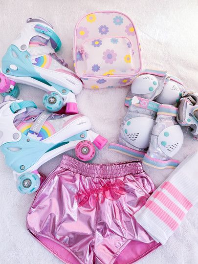 Roller Skating Birthday Party Outfit, Roller Skate Birthday Outfit, Unicorn Skate Party, Roller Disco Party Outfit, Skating Rink Party Ideas, Skate Into Eight Birthday, Roller Skating Theme Party Ideas, Barbie Skating Party, Roller Skate Theme Birthday Party