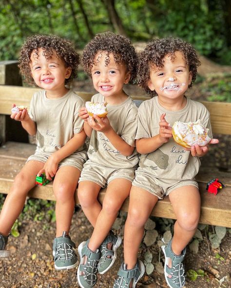 I Tied My Triplet’s Sleeves to Stop Them From Fighting, I’m Not Ashamed Black Triplets, Triplet Boys, Triplets Photography, Pose For Photo, Mixed Families, Exhausted Mom, Jury Duty, Couple Pose, Four Kids