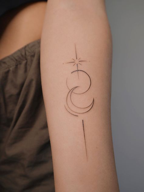 55 Meaningful Fine Line Tattoos for Minimalist Women Minimalist Tattoo Ideas With Meaning, Tattoo Ideas With Meaning, Tato Minimal, Minimalist Tattoo Ideas, Universe Tattoo, Star Tattoo Designs, Small Pretty Tattoos, Petite Tattoos, Tasteful Tattoos